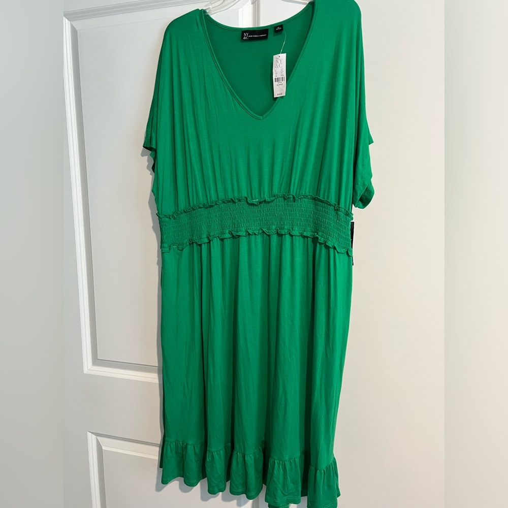 NWT New York & Company Green Vneck dress